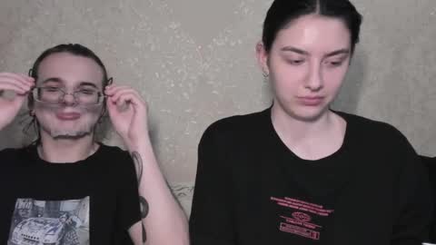 cute couple online show from April 2026 10:14:02 PM
