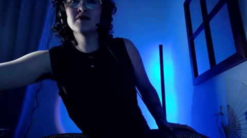 Snapshot of mx_anouk_divine chatting on December 2025 04:43:01 AM Mx. Anouk Divine online show from December 2025 04:43:01 AM