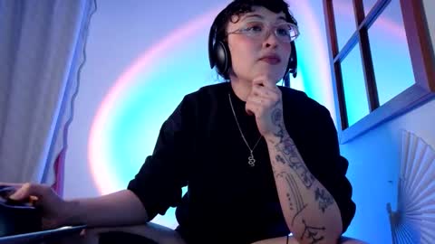 Snapshot of mx_anouk_divine chatting on January 2026 01:33:01 AM Mx. Anouk Divine online show from January 2026 01:33:01 AM