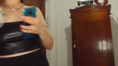 Snapshot of my_kind_of_love chatting on December 2024 07:16:01 AM sara i know you love me xoxox online show from December 2024 07:16:01 AM