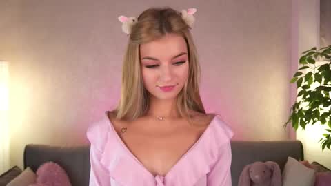 Snapshot of my_little_pollly chatting on September 2025 03:16:02 PM Polly online show from September 2025 03:16:02 PM