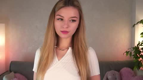 Snapshot of my_little_pollly chatting on February 2026 01:17:01 PM Polly online show from February 2026 01:17:01 PM