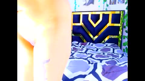 Snapshot of myagosling13 chatting on September 2025 01:36:02 PM miagosling NTMU Dont forget follow me online show from September 2025 01:36:02 PM