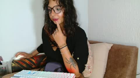Snapshot of myamillor chatting on April 2026 10:04:02 PM myamillor online show from April 2026 10:04:02 PM