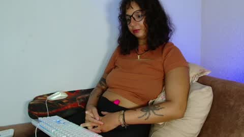 Snapshot of myamillor chatting on April 2026 10:23:02 PM myamillor online show from April 2026 10:23:02 PM