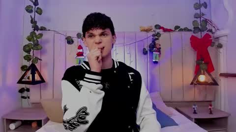 Snapshot of mykelcano chatting on December 2025 10:06:02 PM Mykel online show from December 2025 10:06:02 PM