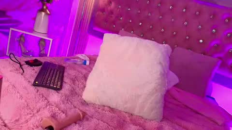 Snapshot of myladreams_ chatting on May 2026 04:52:01 AM Myla online show from May 2026 04:52:01 AM