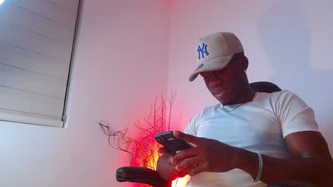 Mylo Wallace  online show from February 2025 03:44:01 AM