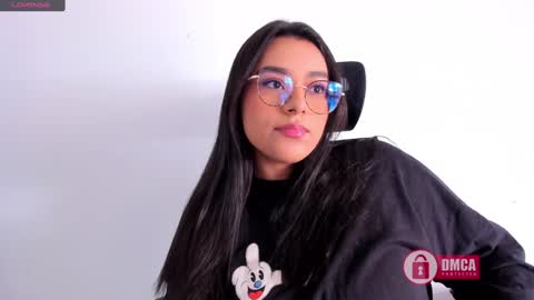 Snapshot of mypretty_isabella chatting on January 2025 07:06:01 PM Bella online show from January 2025 07:06:01 PM