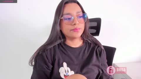 Snapshot of mypretty_isabella chatting on January 2025 03:04:01 PM Bella online show from January 2025 03:04:01 PM