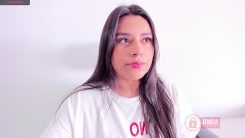 Snapshot of mypretty_isabella chatting on January 2025 05:49:02 PM Bella online show from January 2025 05:49:02 PM