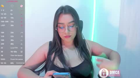 Snapshot of mypretty_isabella chatting on November 2025 01:40:01 AM Bella online show from November 2025 01:40:01 AM