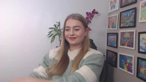 Snapshot of mysteryericax chatting on December 2024 01:00:01 PM Erica online show from December 2024 01:00:01 PM