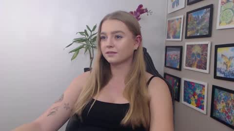 Snapshot of mysteryericax chatting on December 2024 05:15:01 PM Erica online show from December 2024 05:15:01 PM