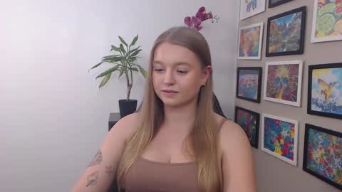 Snapshot of mysteryericax chatting on December 2024 01:28:02 PM Erica online show from December 2024 01:28:02 PM