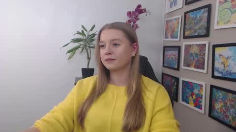 Snapshot of mysteryericax chatting on December 2024 05:05:02 PM Erica online show from December 2024 05:05:02 PM