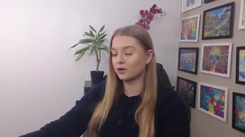 Snapshot of mysteryericax chatting on January 2025 09:33:02 AM Erica online show from January 2025 09:33:02 AM