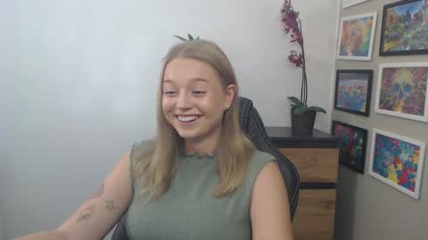 Snapshot of mysteryericax chatting on September 2025 09:57:02 AM Erica online show from September 2025 09:57:02 AM