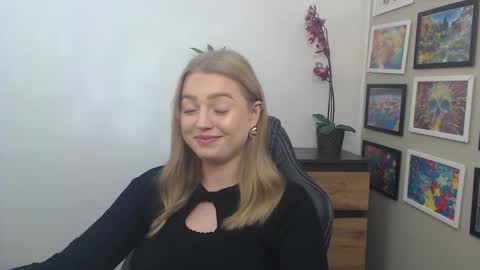 Snapshot of mysteryericax chatting on September 2025 09:25:02 AM Erica online show from September 2025 09:25:02 AM