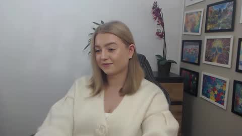 Snapshot of mysteryericax chatting on October 2025 07:22:01 AM Erica online show from October 2025 07:22:01 AM