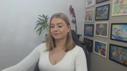 Snapshot of mysteryericax chatting on October 2025 07:42:01 AM Erica online show from October 2025 07:42:01 AM