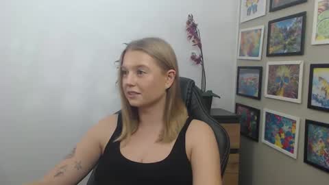 Snapshot of mysteryericax chatting on November 2025 01:12:02 PM Erica online show from November 2025 01:12:02 PM