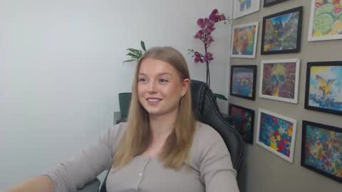 Snapshot of mysteryericax chatting on April 2026 09:10:01 AM Erica online show from April 2026 09:10:01 AM