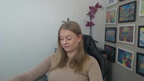 Snapshot of mysteryericax chatting on April 2026 07:47:02 AM Erica online show from April 2026 07:47:02 AM