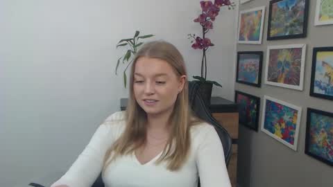 Snapshot of mysteryericax chatting on April 2026 10:07:02 AM Erica online show from April 2026 10:07:02 AM