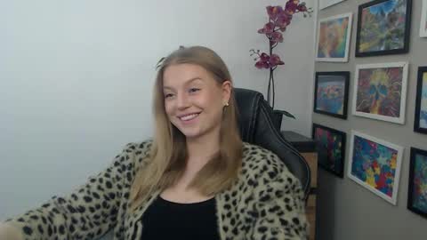 Snapshot of mysteryericax chatting on April 2026 10:24:01 AM Erica online show from April 2026 10:24:01 AM