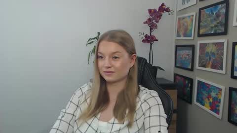 Snapshot of mysteryericax chatting on April 2026 11:37:01 AM Erica online show from April 2026 11:37:01 AM