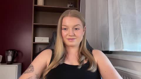 Snapshot of mysteryericax chatting on May 2026 11:27:01 AM Erica online show from May 2026 11:27:01 AM