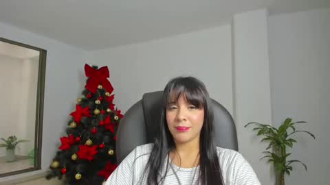 Elena online show from December 2025 07:43:02 PM
