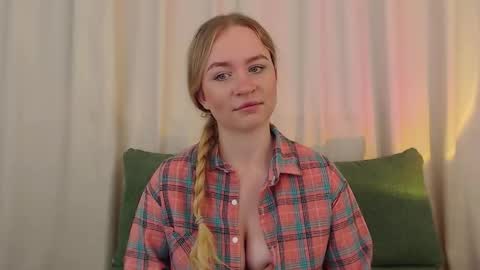 Snapshot of mystic_barbie chatting on October 2025 12:20:01 AM Barbie online show from October 2025 12:20:01 AM