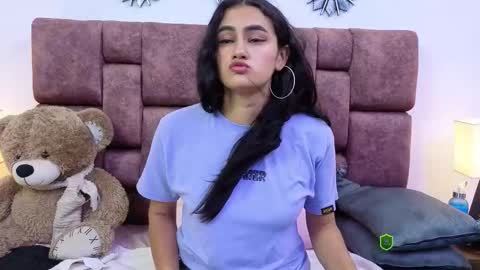 mysticliah online show from November 2025 12:05:02 PM