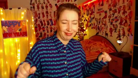 Snapshot of mystydew chatting on January 2025 11:55:01 AM MystyDew online show from January 2025 11:55:01 AM