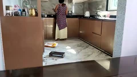 n298033 online show from November 2025 06:01:01 AM