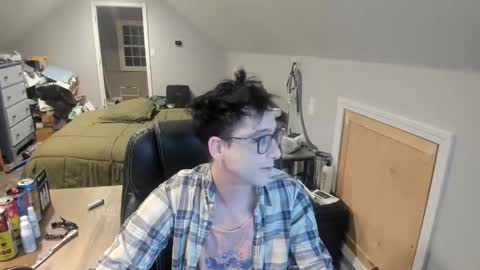 Snapshot of n_ordinary_boy chatting on January 2026 01:32:01 AM a Ordinary Boy online show from January 2026 01:32:01 AM