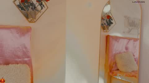 naamah_b online show from October 2025 02:18:01 PM