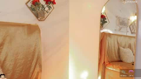 naamah_b online show from May 2026 02:22:02 PM