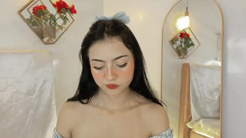 naamah_b online show from May 2026 02:59:01 PM