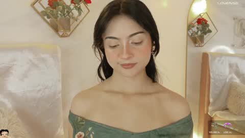 naamah_b online show from May 2026 02:36:02 PM