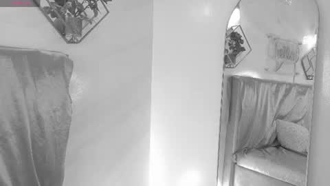 naamah_b online show from June 2026 02:43:02 PM