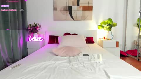 Snapshot of nadeen_ chatting on February 2025 06:43:02 PM Nadia online show from February 2025 06:43:02 PM