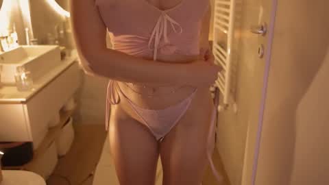 Snapshot of nadia_bliss chatting on November 2025 09:13:01 PM Nadia online show from November 2025 09:13:01 PM