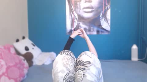 nadinnnea online show from September 2025 08:03:02 AM