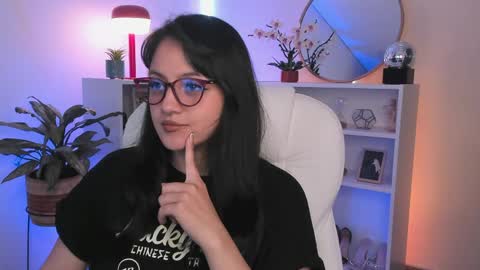 Nahia INDEPENDENT MODEL P online show from May 2026 06:37:01 PM