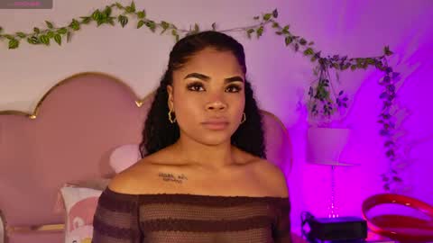 NahiaraReina  online show from May 2026 01:42:02 PM