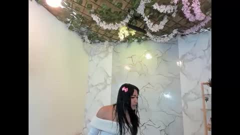 nahomi_hot2002 online show from June 2026 01:17:02 PM