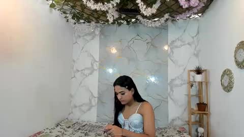 nahomi_hot2002 online show from June 2026 01:15:01 PM